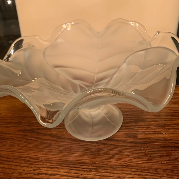 Vintage Viking frosted satin frosted glass cabbage leaf compote dish - Picture 2 of 3